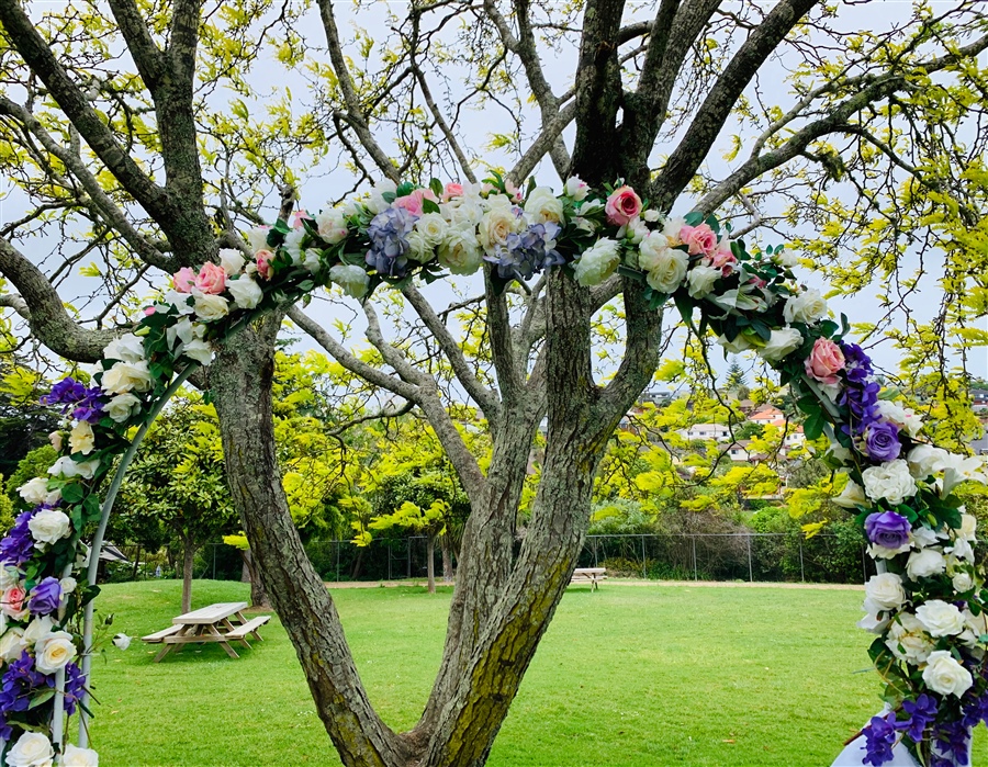 Wedding arch (fresh flowers)
