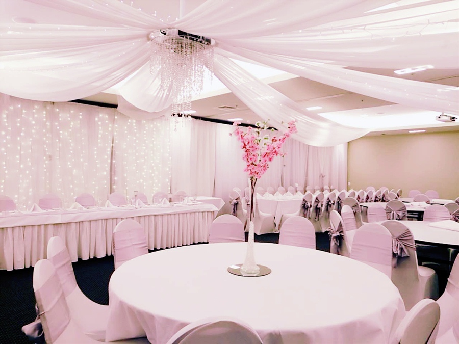 8 Swags with Chandelier and Light