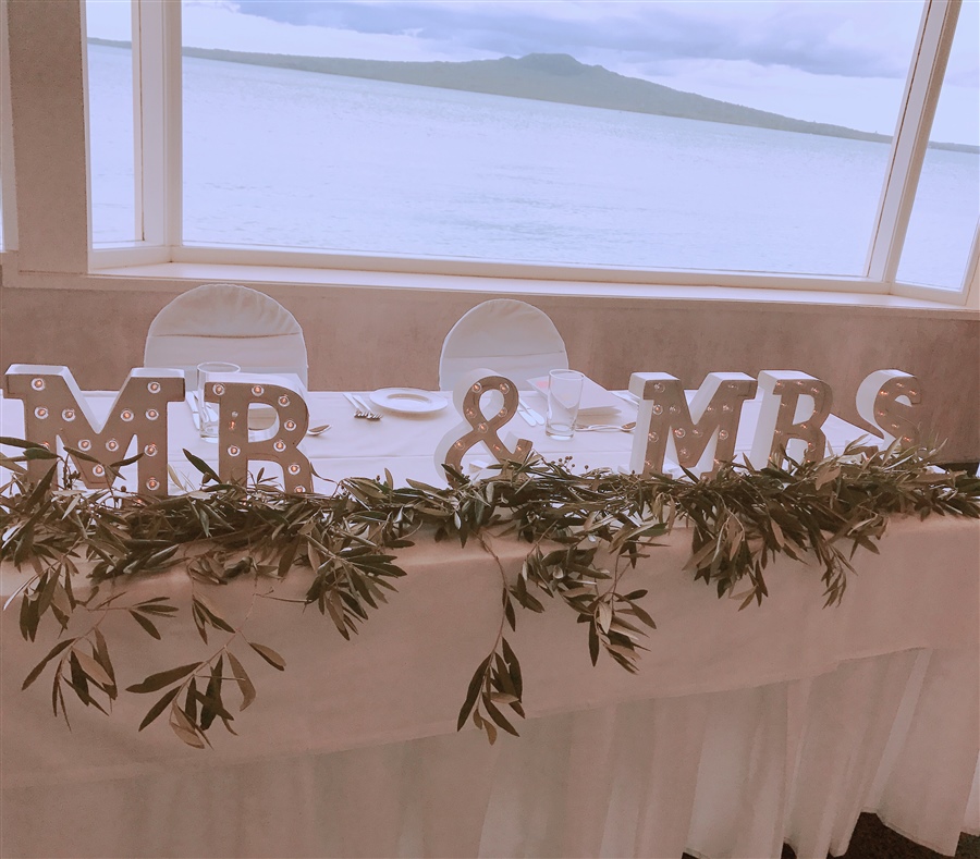 LED Mr & Mrs