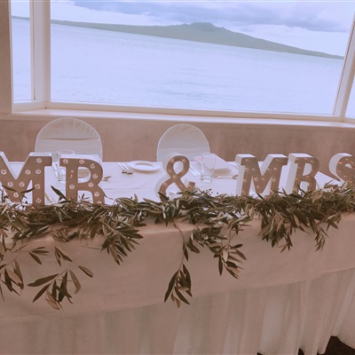 LED Mr & Mrs